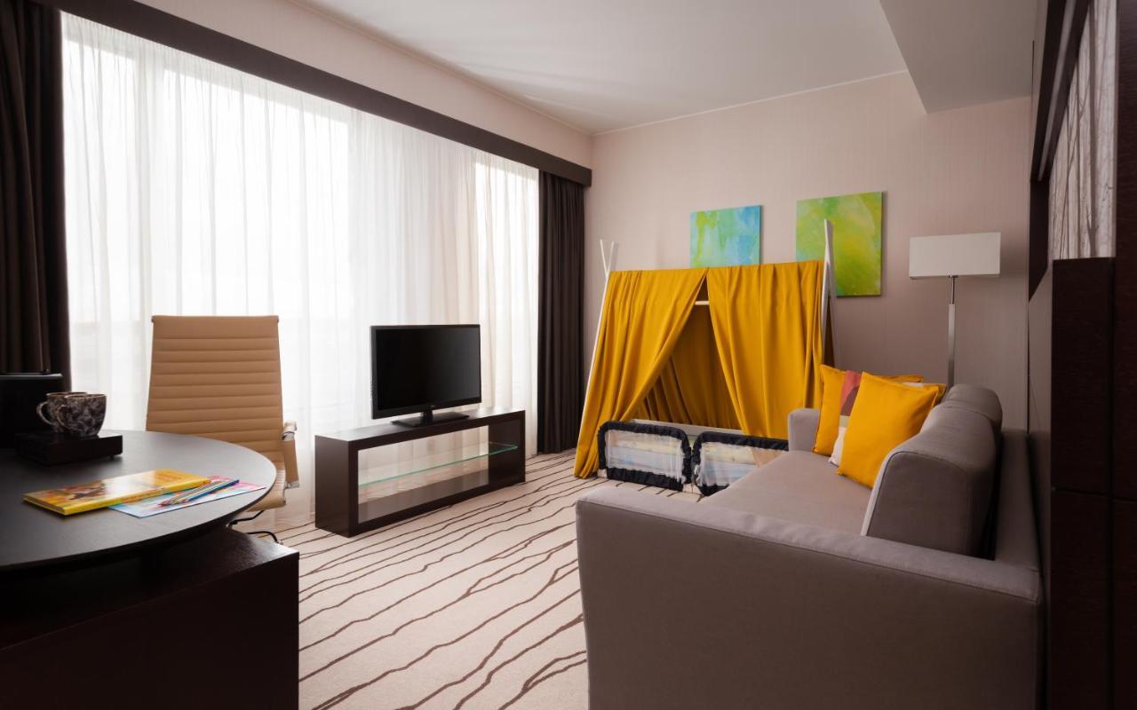 Doubletree By Hilton Moscow - Vnukovo Airport Hotel Buitenkant foto